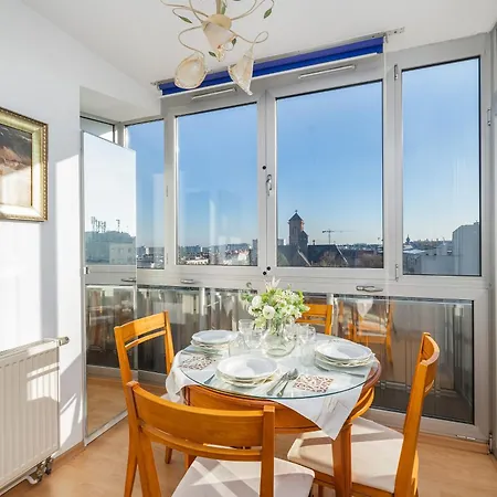 One Bedroom Apartment With Balcony In Poznan By Noclegi Renters