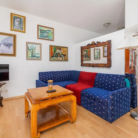 One Bedroom With Balcony In By Renters *