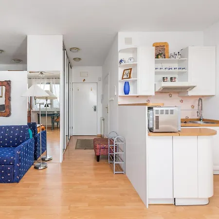 One Bedroom Apartment With Balcony In Poznan By Noclegi Renters Apartment *