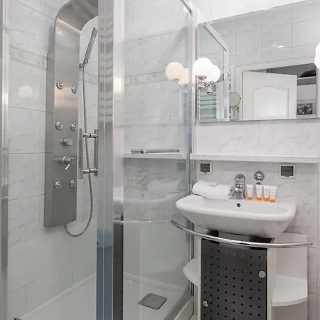 One Bedroom Apartment With Balcony In Poznan By Noclegi Renters *